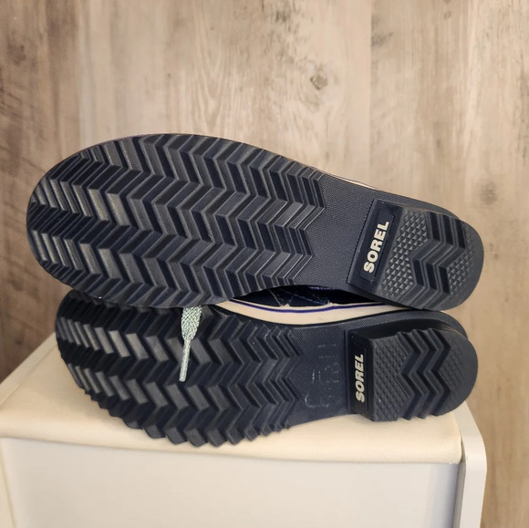 Sorel NEW Girl´s Purple Black Joan Of Arctic Fur Mid-Calf Winter Boots Size 6 - Picture 2 of 8